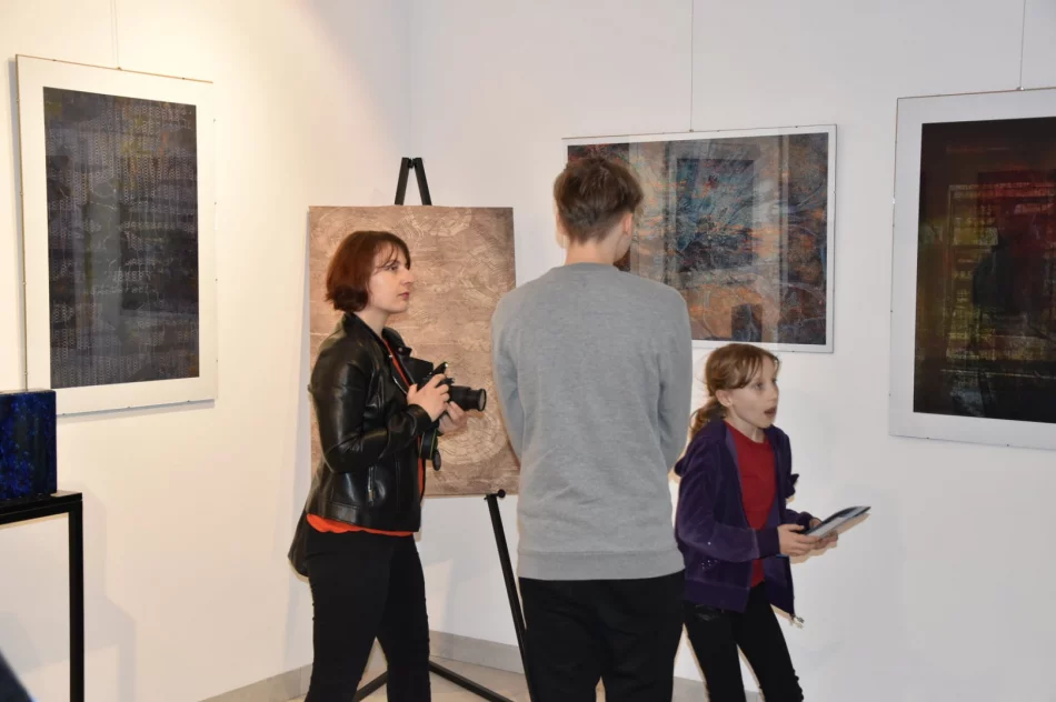  „Spójności i sprzeczności' w miejskiej galerii sztuki - zdjęcie 9