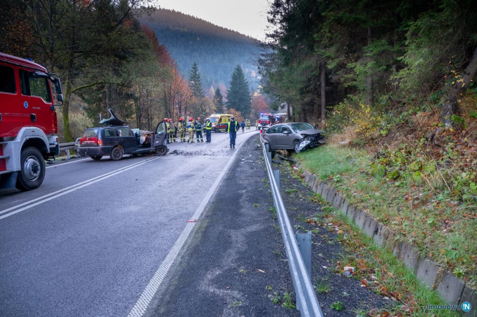 Dwie kobiety poszkodowane w groźnie wyglądającym wypadku - zdjęcie 6