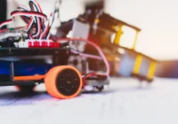 "Super umysł" - nowoczesny sprzęt dla szkół, w tym roboty do nauki programowania - zdjęcie główne