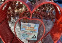 Przerwa w charytatywnej akcji - ktoś zdewastował serce na nakrętki - zdjęcie główne
