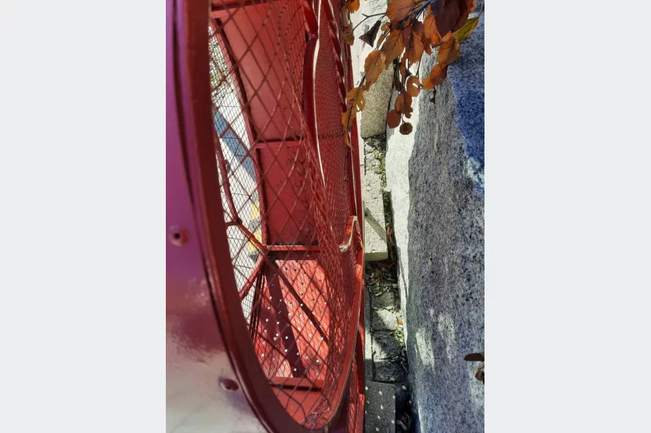 Przerwa w charytatywnej akcji - ktoś zdewastował serce na nakrętki - zdjęcie 8