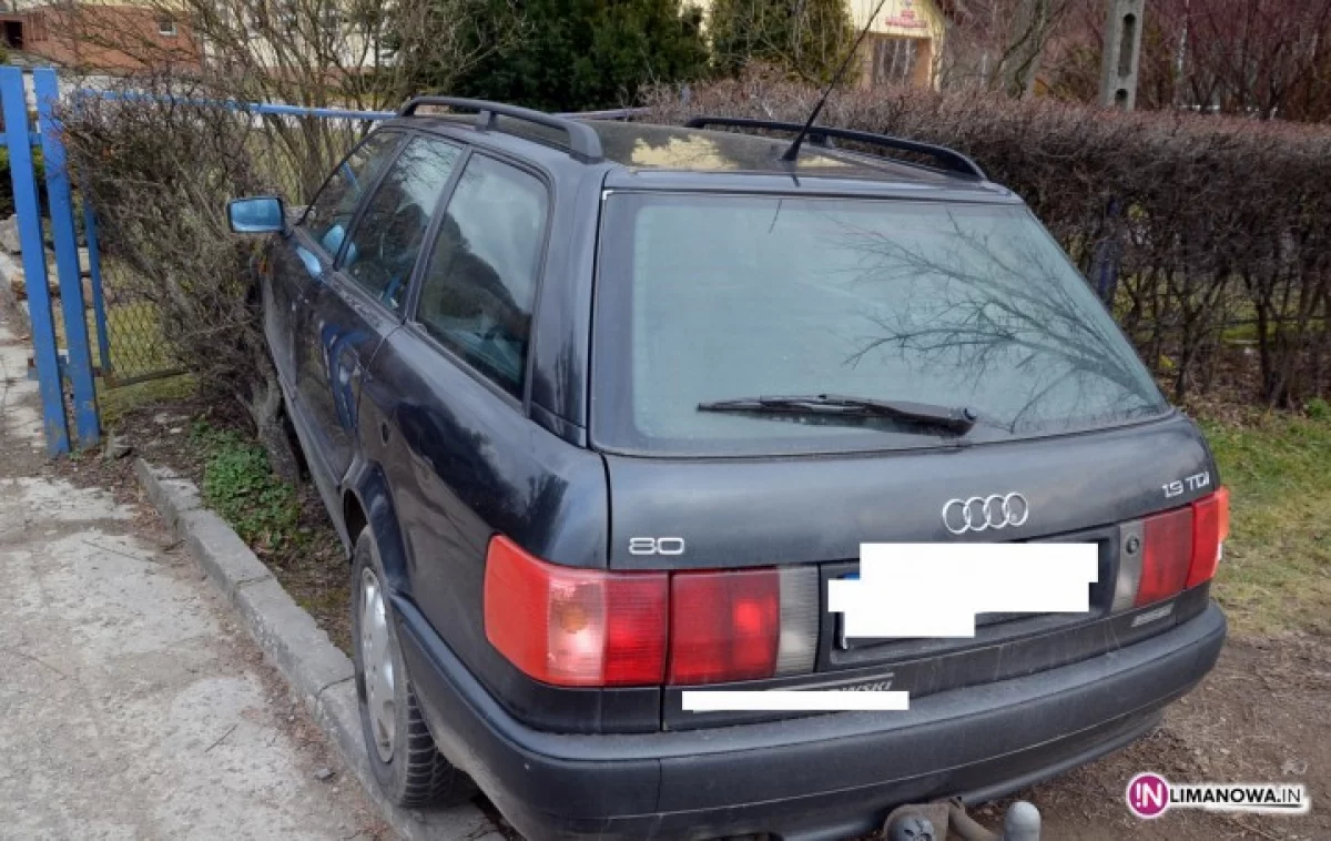 Skradzione audi odnalezione na ogrodzeniu