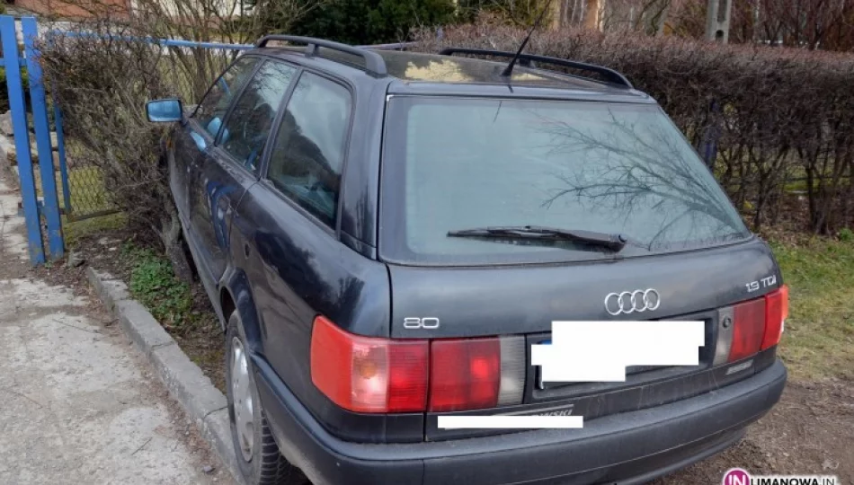 Skradzione audi odnalezione na ogrodzeniu - zdjęcie 1