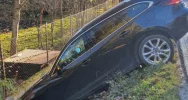 Spowodował kolizję i odjechał - samochód wpadł do rowu - zdjęcie 3