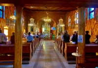 Msza z regionalnym motywem w zabytkowej świątyni - zdjęcie główne