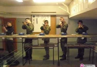 Strzelcy na strzelnicy - zdjęcie główne