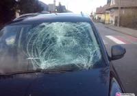 'Czołówka' rowerzysty z samochodem - zdjęcie główne