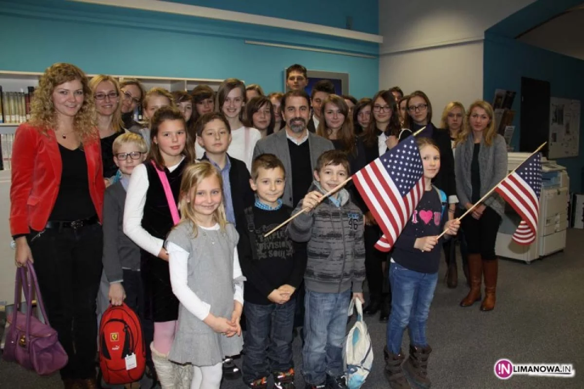 Uczniowie spotkali się z konsulem USA
