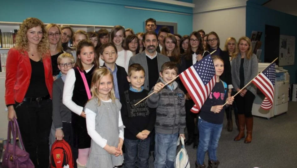 Uczniowie spotkali się z konsulem USA - zdjęcie 1