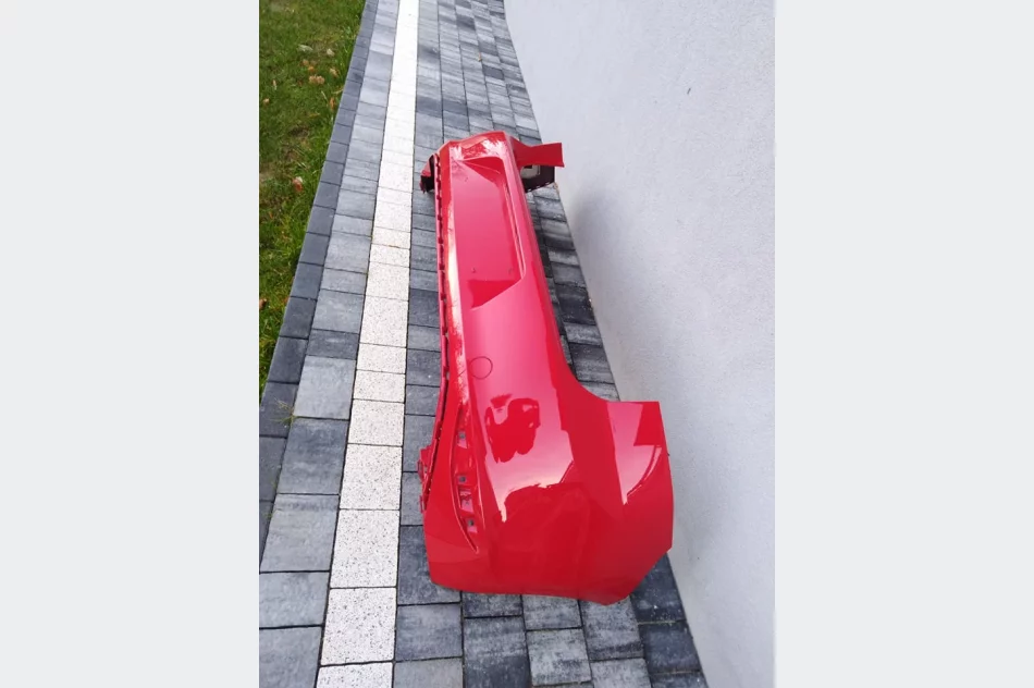 Zderzak tył   VW GOLF  VII  czerwony - zdjęcie 3