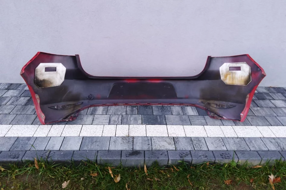 Zderzak tył   VW GOLF  VII  czerwony - zdjęcie 5