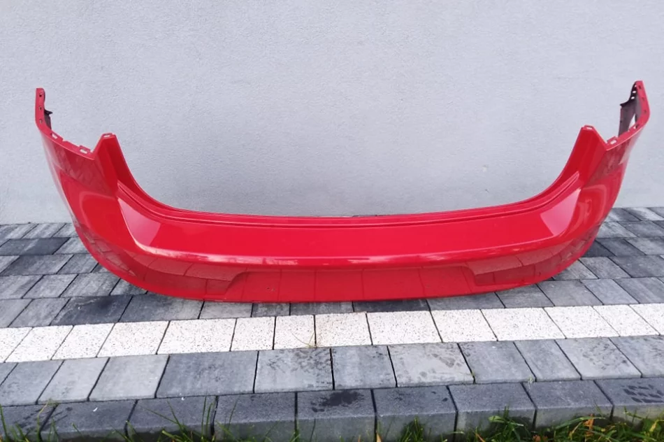 Zderzak tył   VW GOLF  VII  czerwony - zdjęcie 6