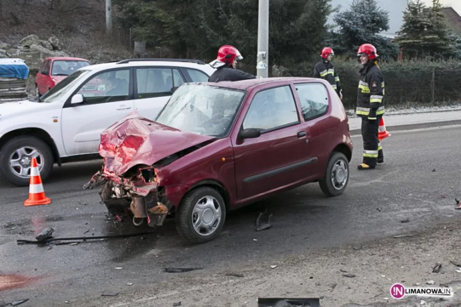 Cztery osoby poszkodowane w wypadku - zdjęcie 4