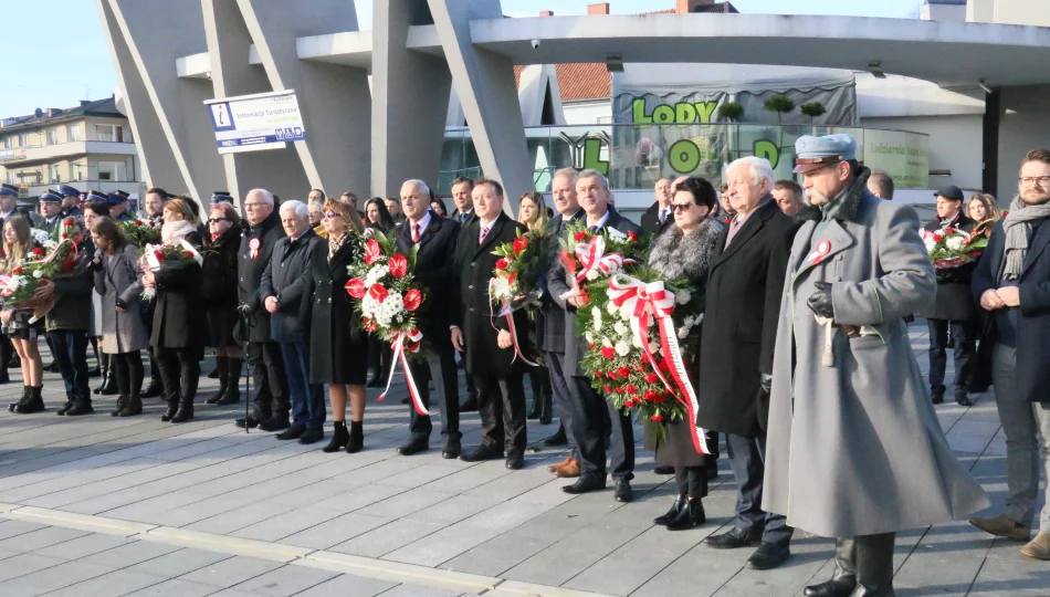 Obchody Święta Niepodległości na limanowskim rynku - zdjęcie 1
