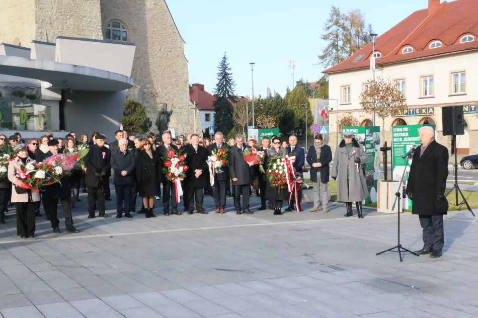 Obchody Święta Niepodległości na limanowskim rynku - zdjęcie 2