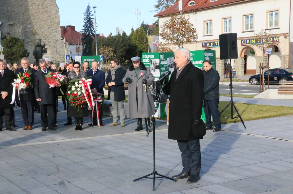 Obchody Święta Niepodległości na limanowskim rynku - zdjęcie 4