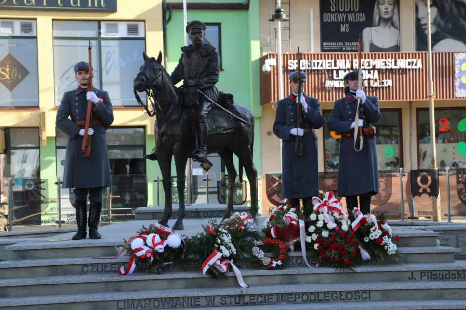 Obchody Święta Niepodległości na limanowskim rynku - zdjęcie 7