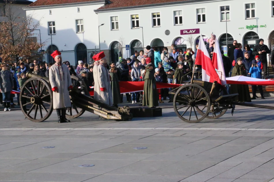 Obchody Święta Niepodległości na limanowskim rynku - zdjęcie 11