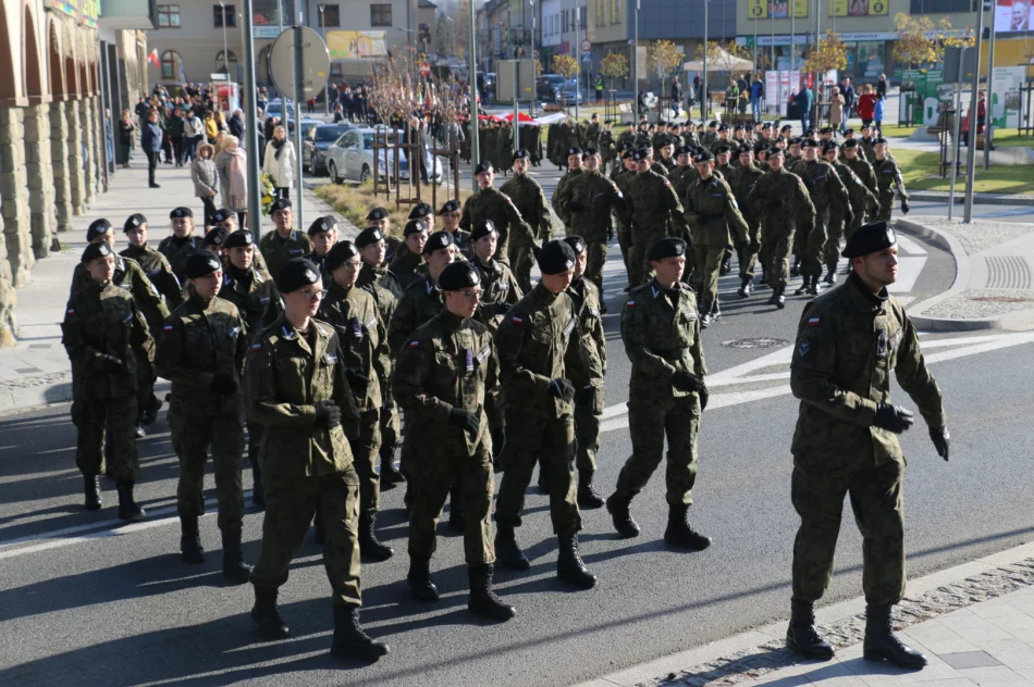 Obchody Święta Niepodległości na limanowskim rynku - zdjęcie 12