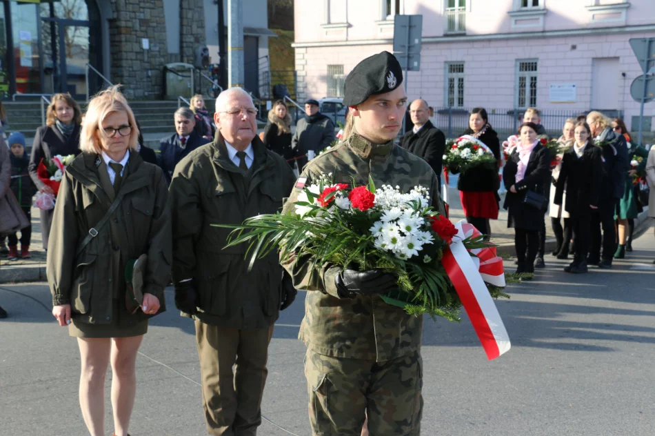 Obchody Święta Niepodległości na limanowskim rynku - zdjęcie 15