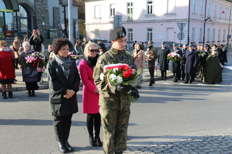 Obchody Święta Niepodległości na limanowskim rynku - zdjęcie 16