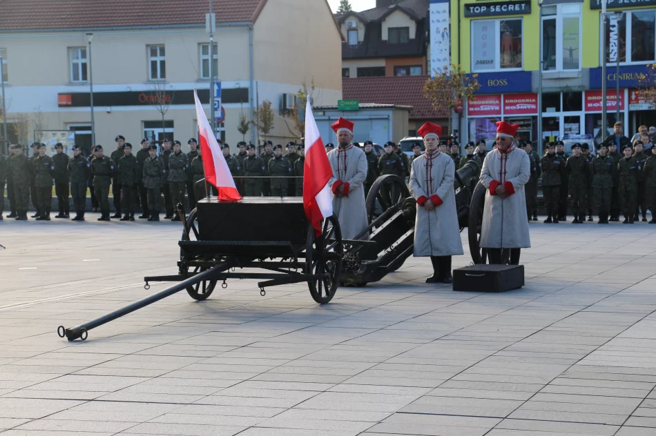 Obchody Święta Niepodległości na limanowskim rynku - zdjęcie 19