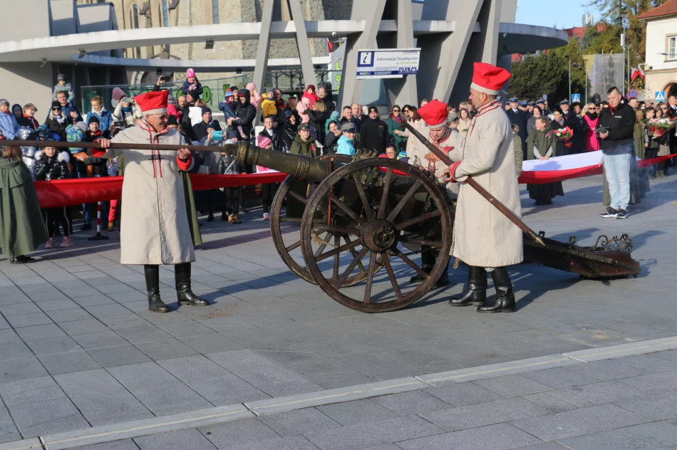 Obchody Święta Niepodległości na limanowskim rynku - zdjęcie 20
