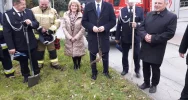 Strażacy z OSP Łososina Górna posadzili dąb na pamiątkę 100-lecia utworzenia Związku OSP RP - zdjęcie 3