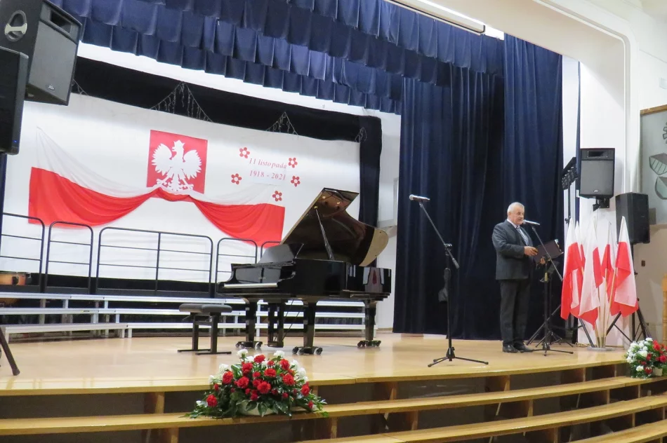 Koncert patriotyczny z muzyką polską i odznaczenie dla kapłana - zdjęcie 4