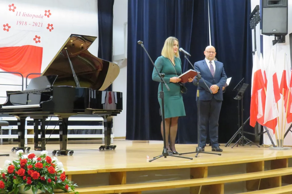 Koncert patriotyczny z muzyką polską i odznaczenie dla kapłana - zdjęcie 12