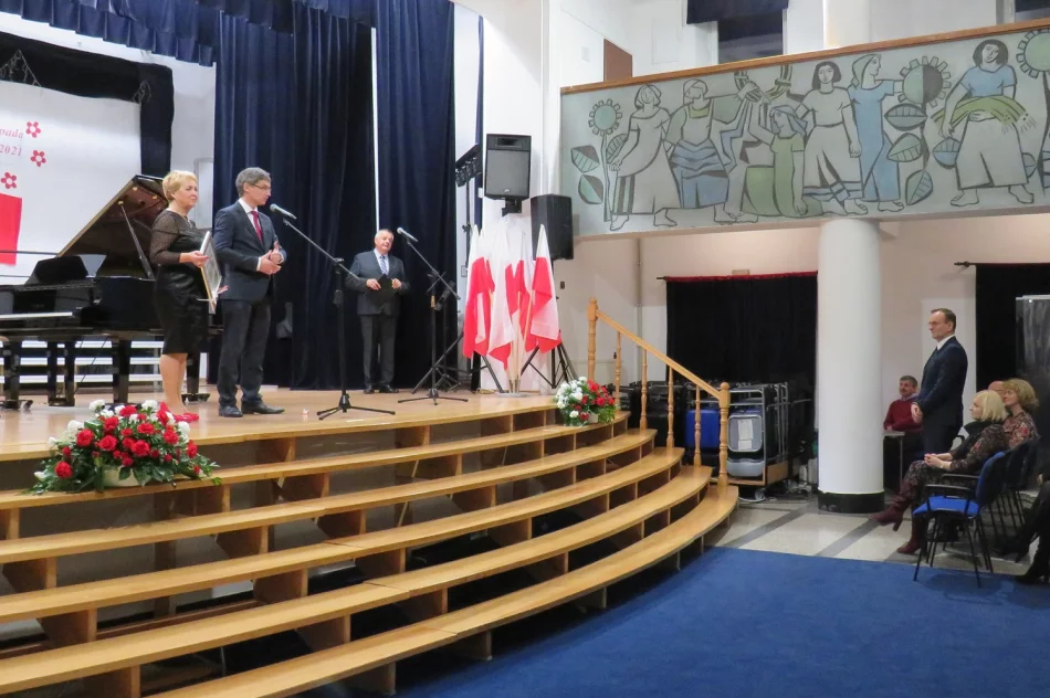 Koncert patriotyczny z muzyką polską i odznaczenie dla kapłana - zdjęcie 13