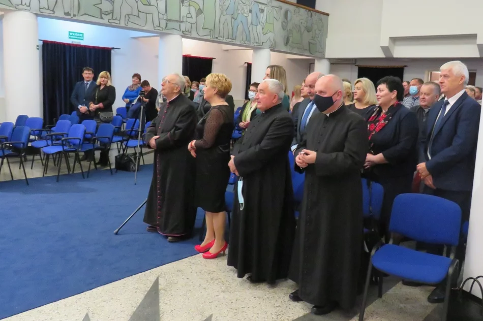 Koncert patriotyczny z muzyką polską i odznaczenie dla kapłana - zdjęcie 14