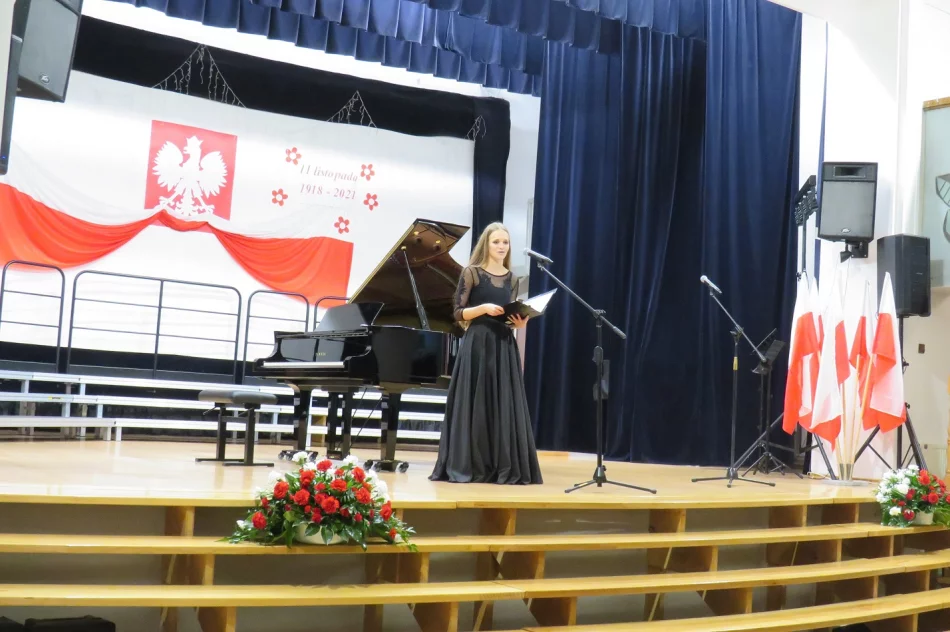 Koncert patriotyczny z muzyką polską i odznaczenie dla kapłana - zdjęcie 15