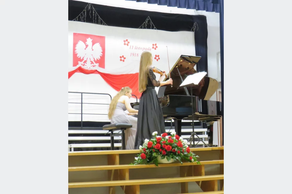 Koncert patriotyczny z muzyką polską i odznaczenie dla kapłana - zdjęcie 17