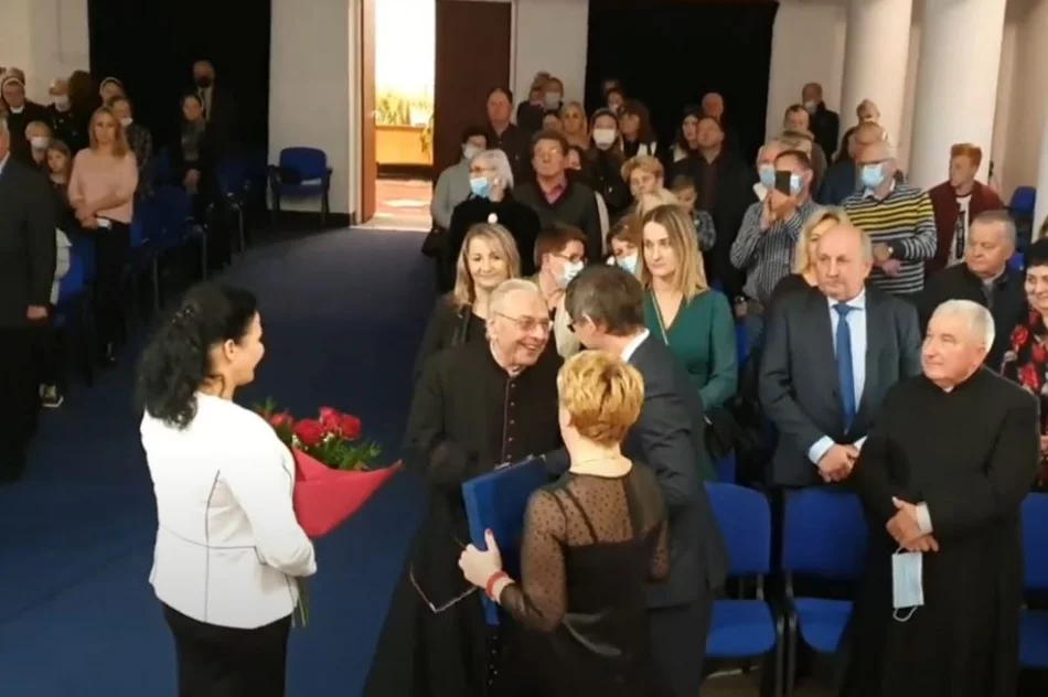 Koncert patriotyczny z muzyką polską i odznaczenie dla kapłana - zdjęcie 19