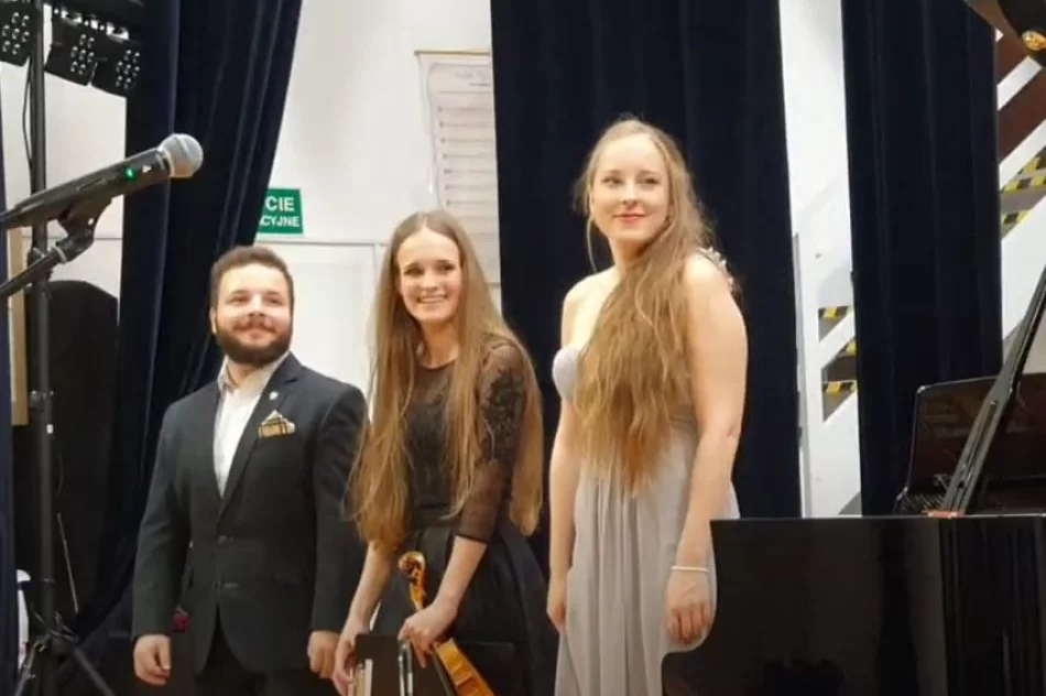 Koncert patriotyczny z muzyką polską i odznaczenie dla kapłana - zdjęcie 20