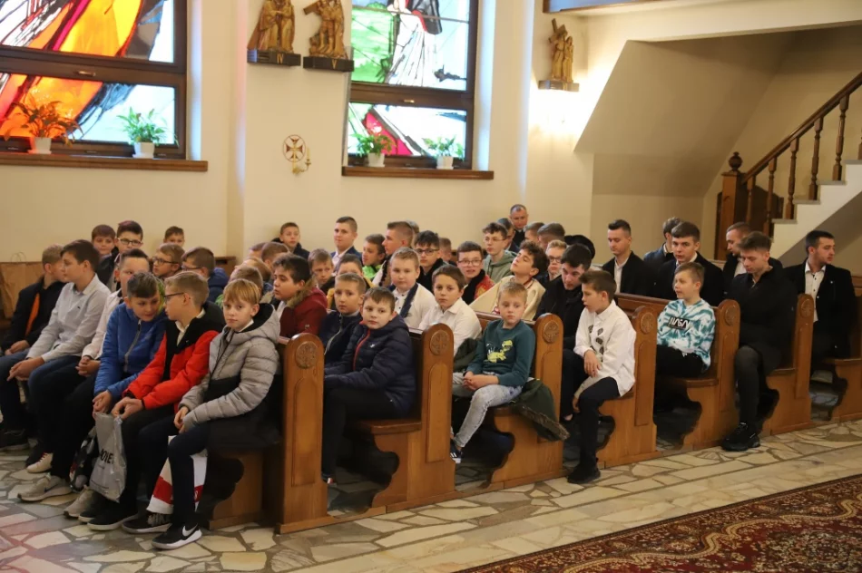 "Zawsze, gdy napotkacie na swej drodze Krzyż, oddajcie mu najwyższą cześć i szacunek" - zdjęcie 2