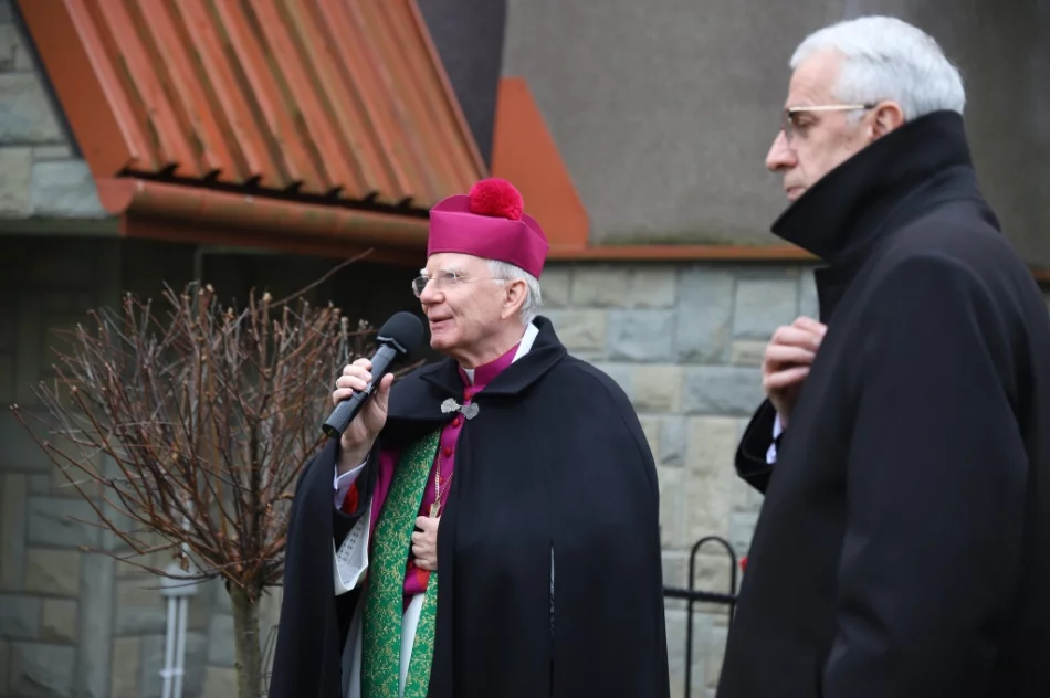 "Zawsze, gdy napotkacie na swej drodze Krzyż, oddajcie mu najwyższą cześć i szacunek" - zdjęcie 9