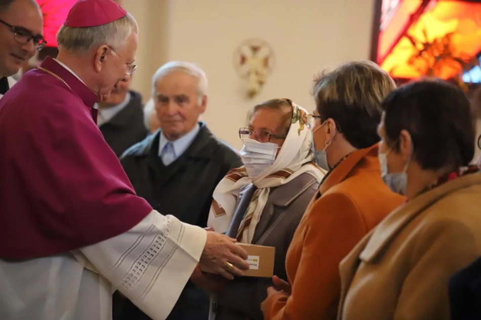 "Zawsze, gdy napotkacie na swej drodze Krzyż, oddajcie mu najwyższą cześć i szacunek" - zdjęcie 13