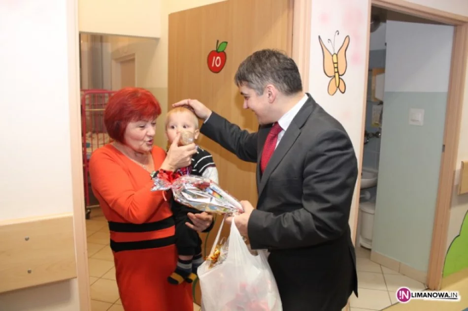 Święty Mikołaj odwiedził chore dzieci - zdjęcie 2