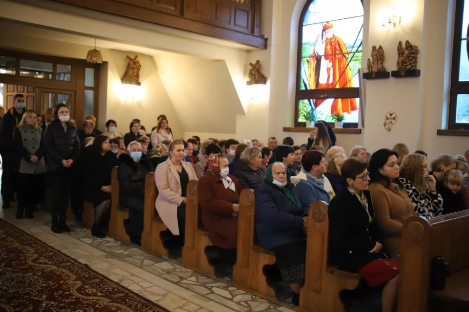 "Zawsze, gdy napotkacie na swej drodze Krzyż, oddajcie mu najwyższą cześć i szacunek" - zdjęcie 20