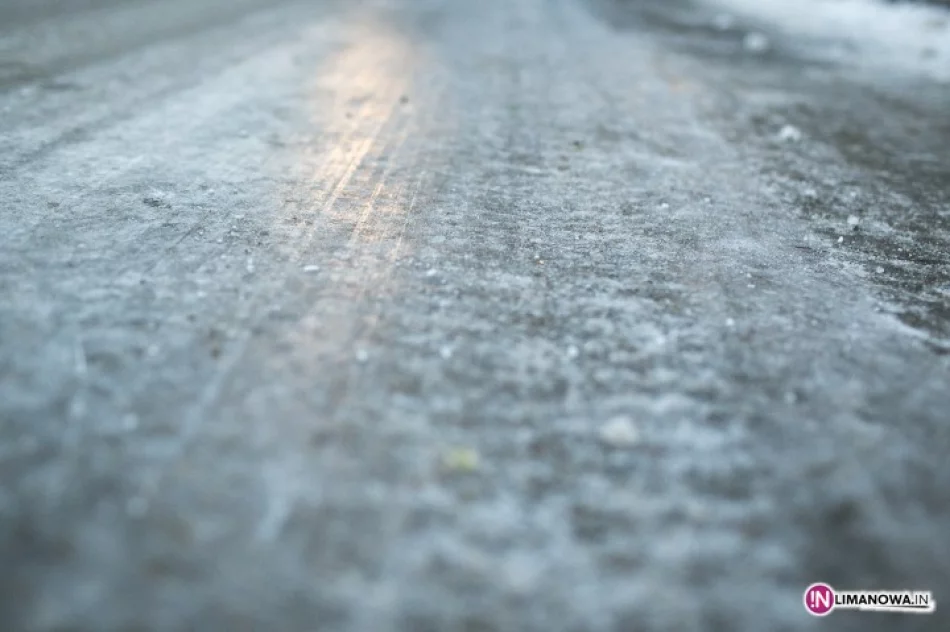 Dachowanie auta - lód na drogach - zdjęcie 3
