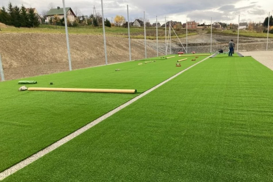 Oddano kolejne boisko sportowe o nawierzchni syntetycznej w gminie Limanowa - zdjęcie 2
