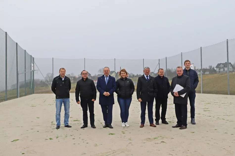 Wieś ma nowe boisko wielofunkcyjne za ponad 360 tys. zł - zdjęcie 3