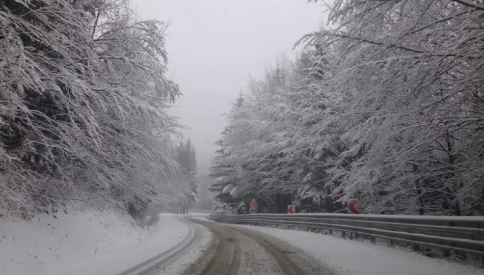 Śnieg na drogach. Możliwe utrudnienia - zdjęcie 1