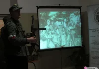 Jak wycinano orła z konserwy? – „Symbole konspiracji” w Tymbarku. - zdjęcie główne