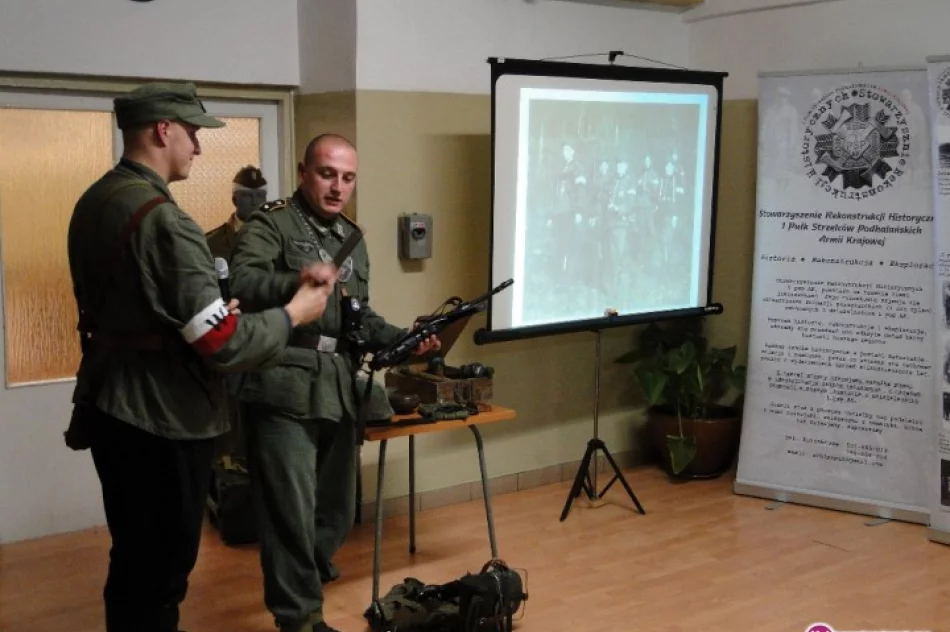 Jak wycinano orła z konserwy? – „Symbole konspiracji” w Tymbarku. - zdjęcie 3