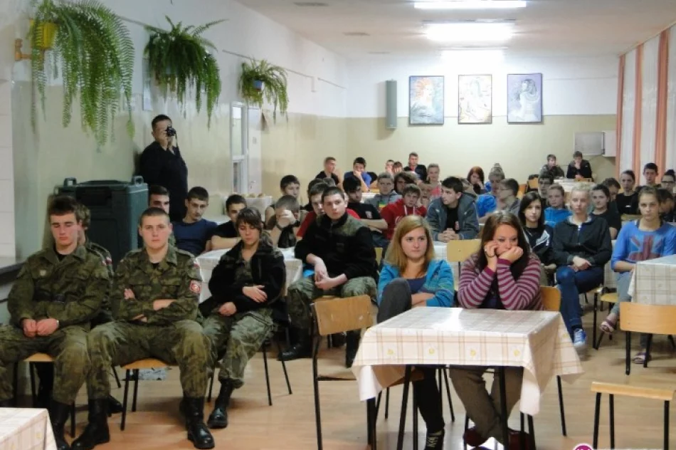 Jak wycinano orła z konserwy? – „Symbole konspiracji” w Tymbarku. - zdjęcie 4