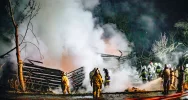 Pożar budynku gospodarczego - strażacy uratowali dom - zdjęcie 2