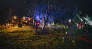 Pożar budynku gospodarczego - strażacy uratowali dom - zdjęcie 3